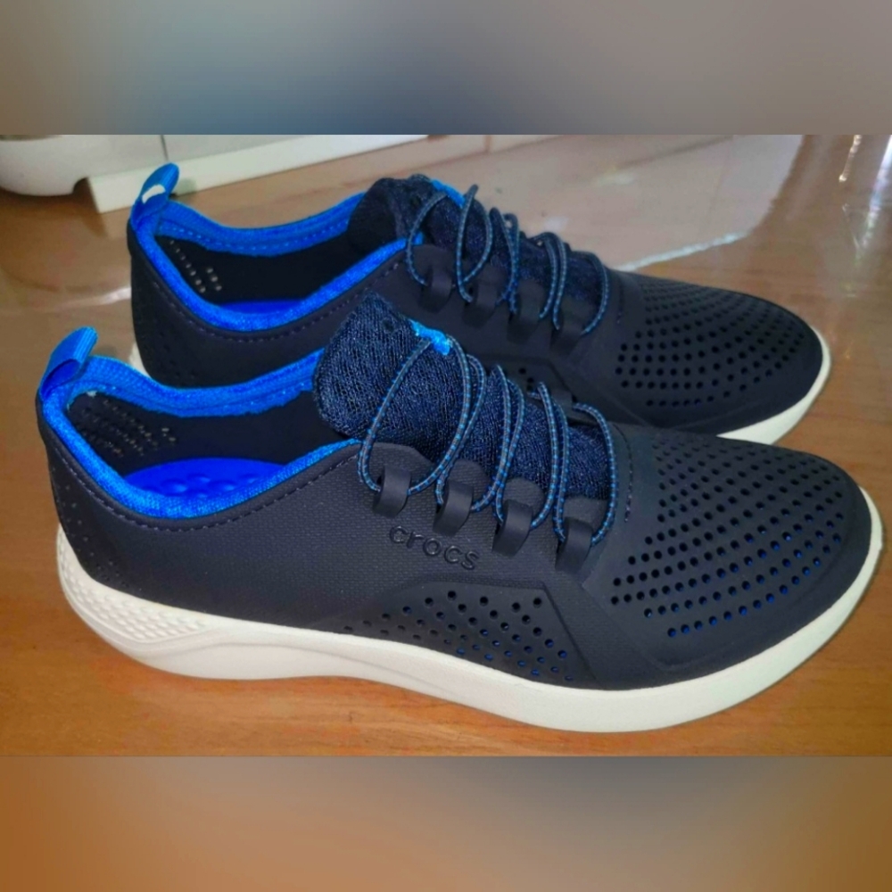 NWT Crocs Literide sneakers size J6